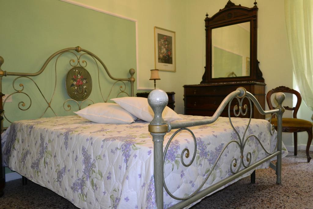 Corte Palazzo Picedi Benettini サルツァーナ 部屋 写真